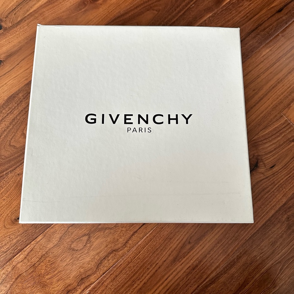 Givenchy Elegant studded leather ankle boots